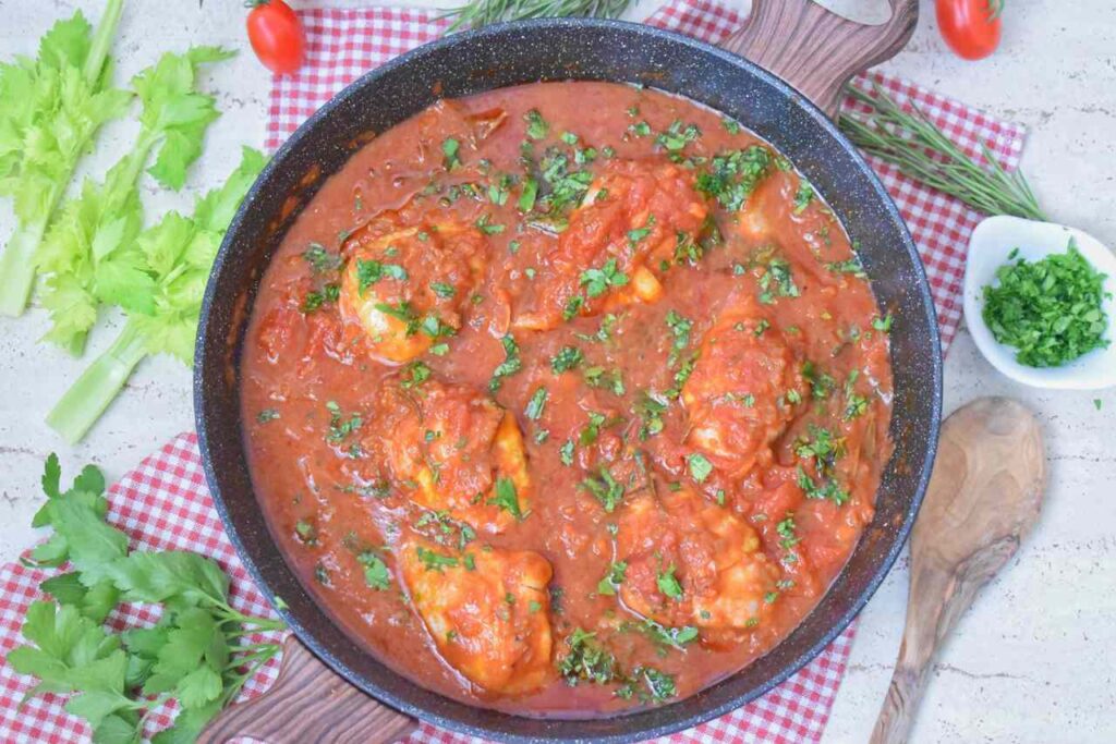 Przepis na duszonego kurczaka w sosie