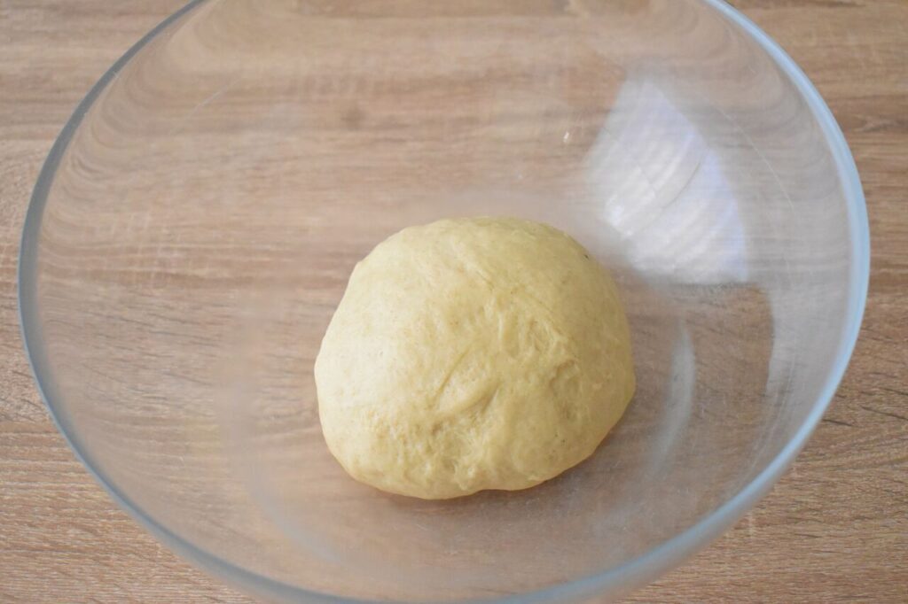 Przepis na slodkie maslane ciasto drozdzowe