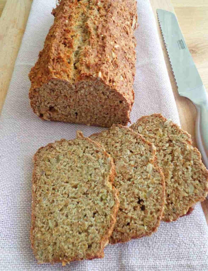 Razowy soda bread z ziarnami