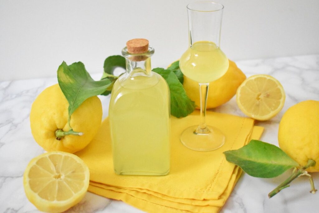 Domowy likier cytrynowy limoncello