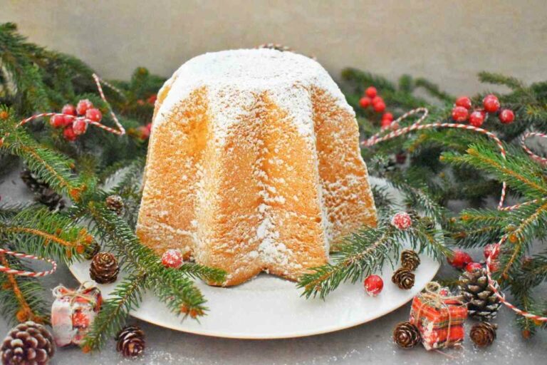 Tradycyjne włoskie Pandoro