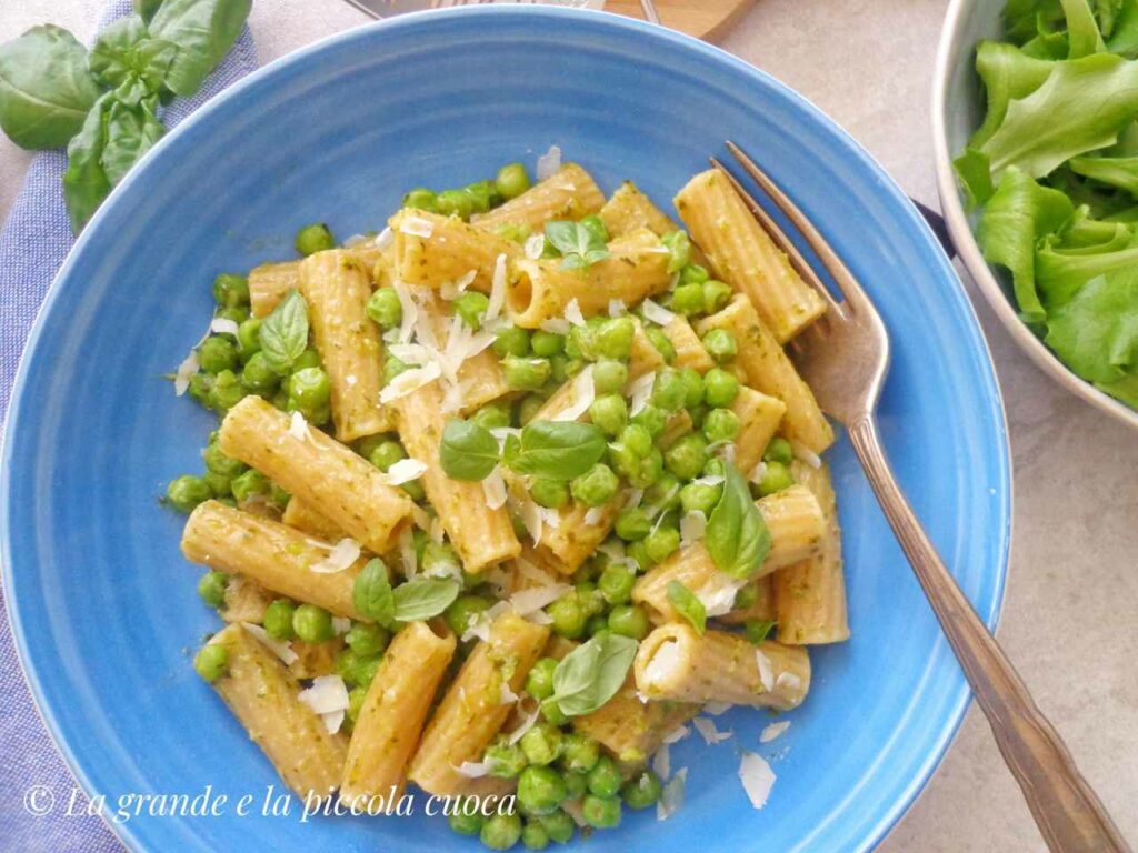 Makaron z ziołowym pesto