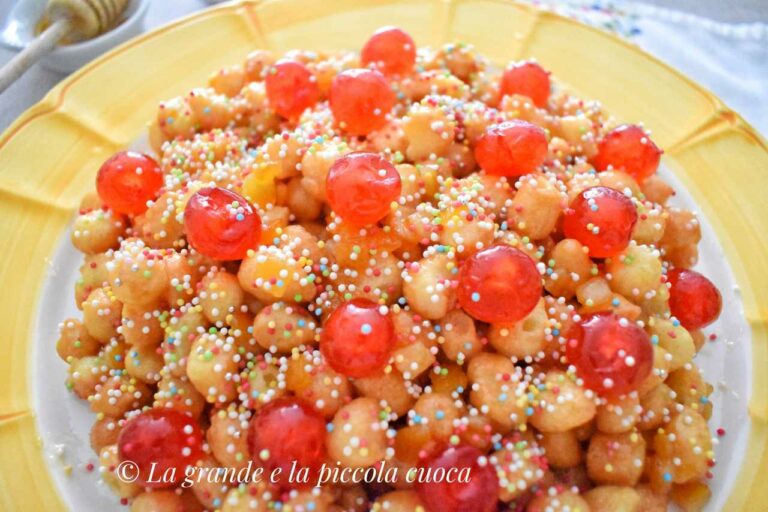 "Struffoli" typowy deser neapolitański