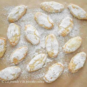 Włoskie ciasteczka marcepanowe "Ricciarelli"