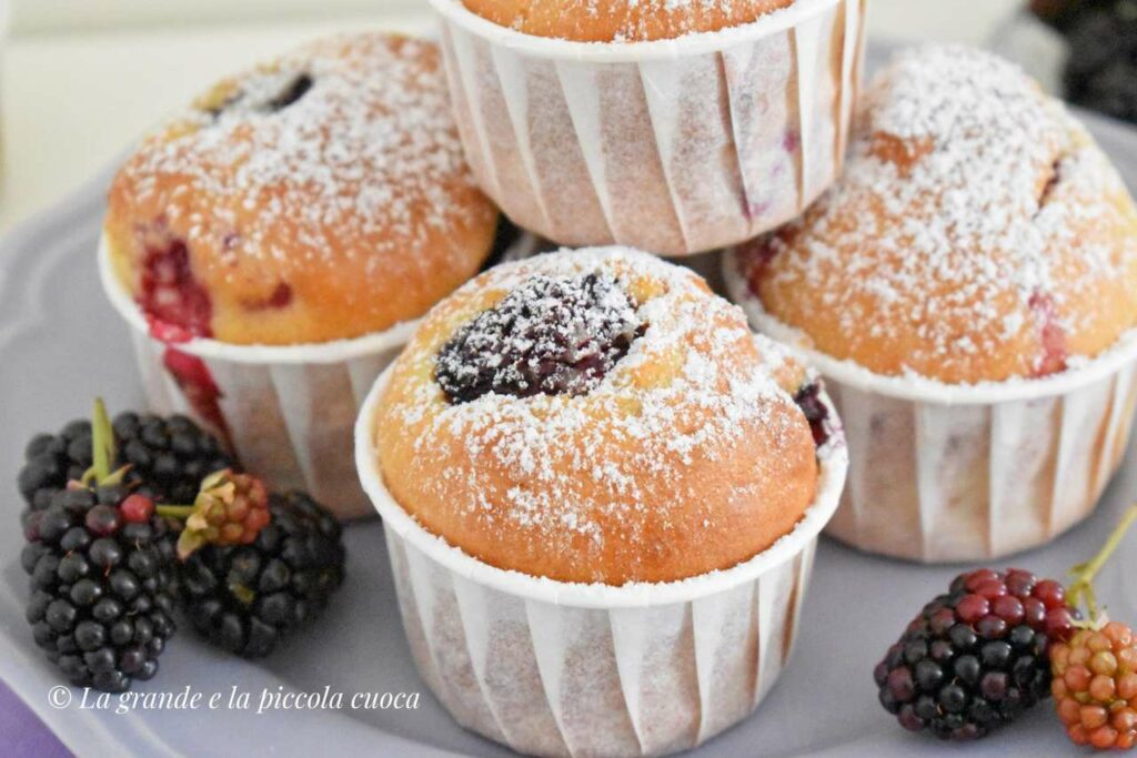 Przepis na puszyste muffiny z owocami