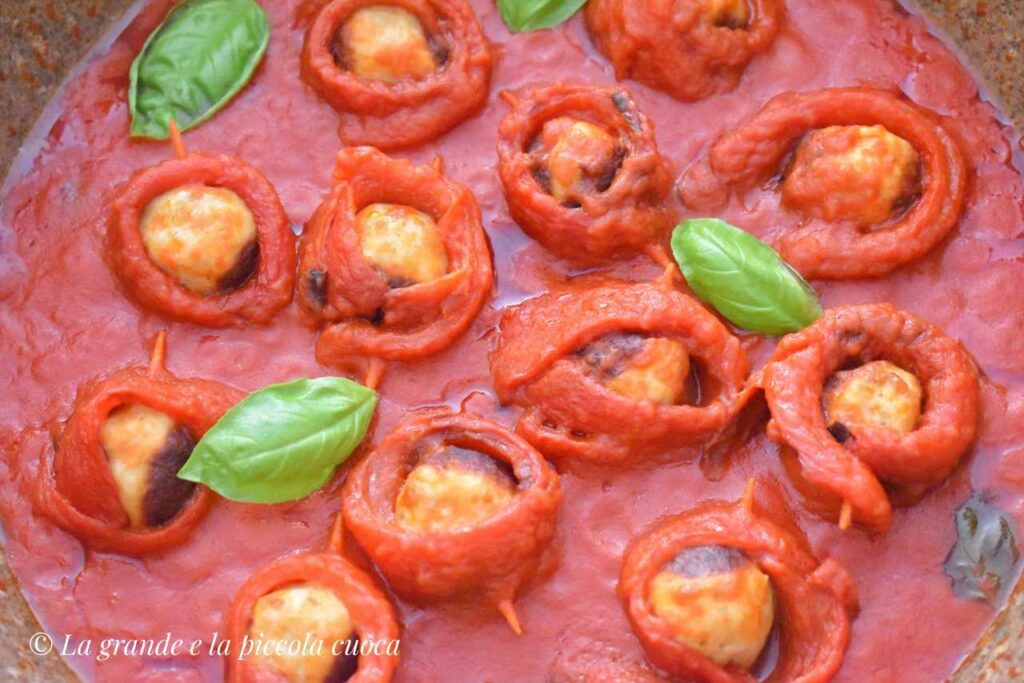 Przepis na pulpeciki z papryką w sosie pomidorowym