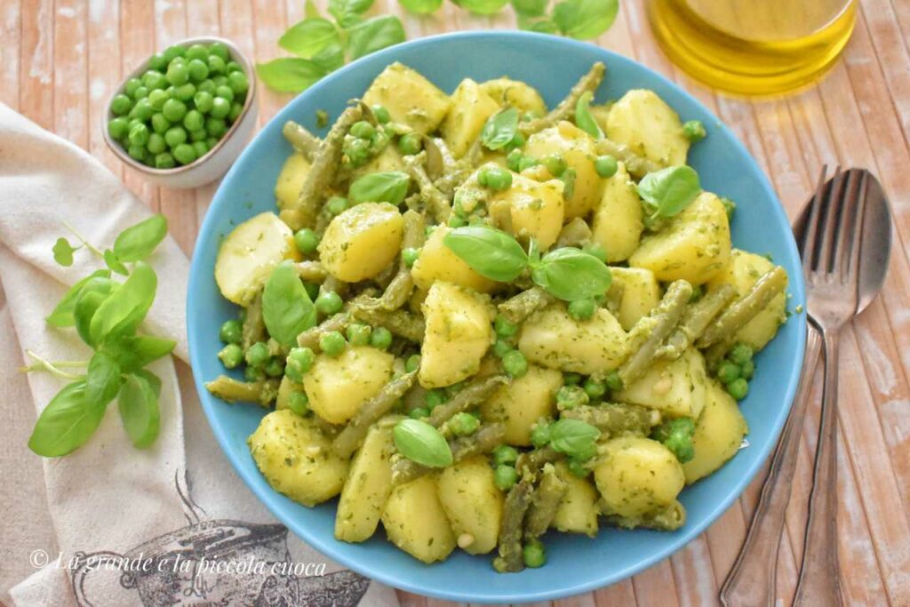 Sałatka ziemniaczana z pesto i fasolką szparagową