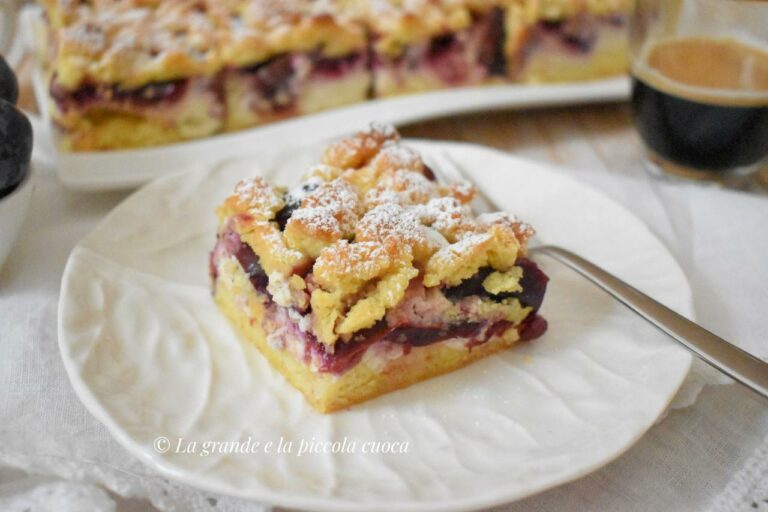 Tarta sernikowa ze śliwkami
