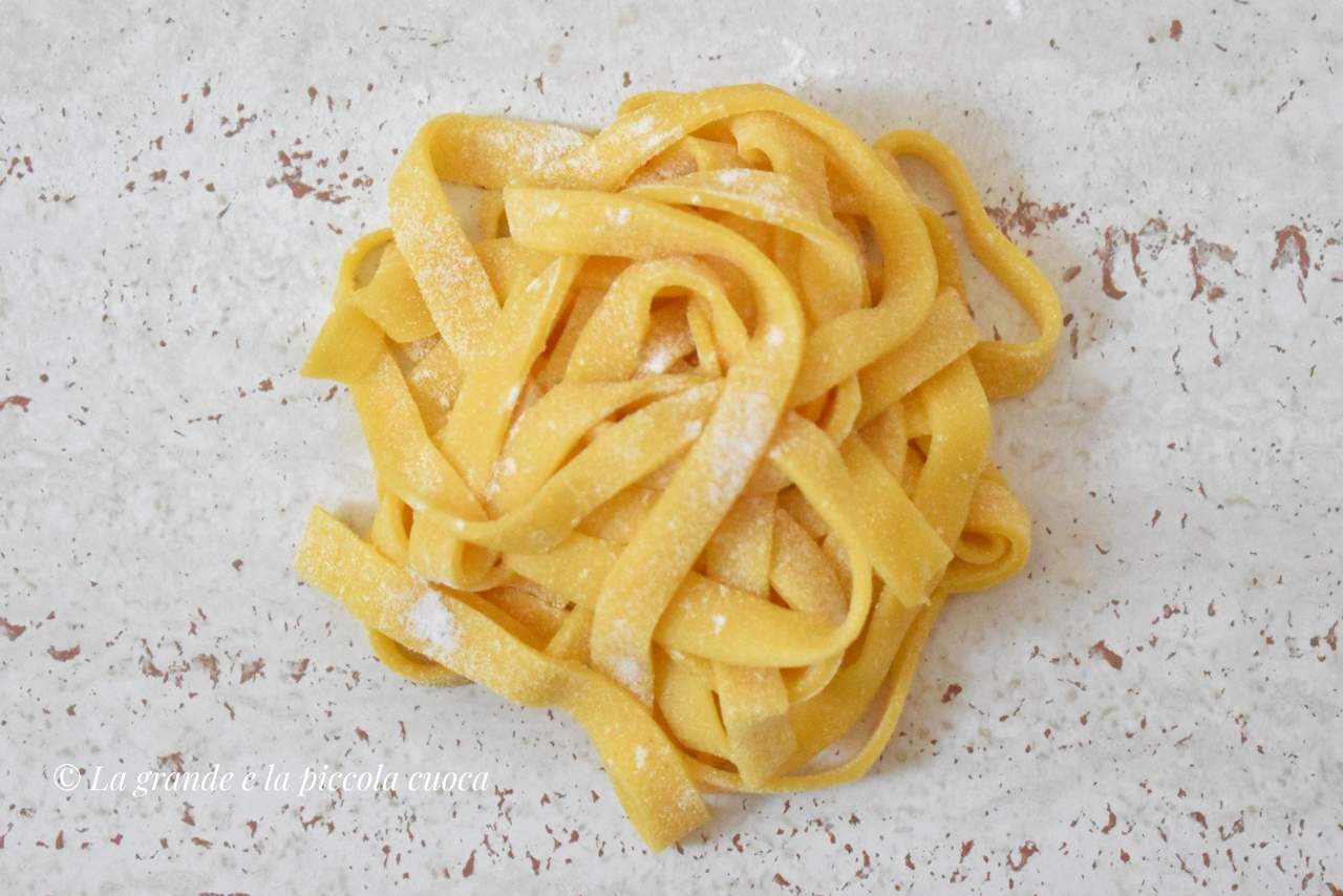 Przepis na włoski makaron jajeczny pappardelle, tagliatelle