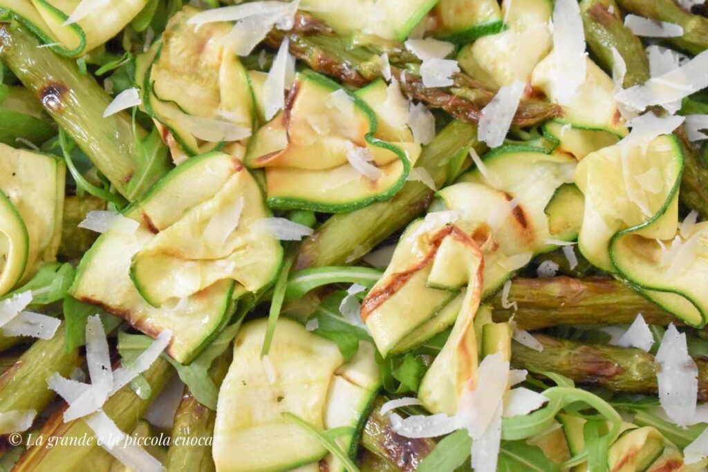 Lekka wiosenna salatka ze szparagami