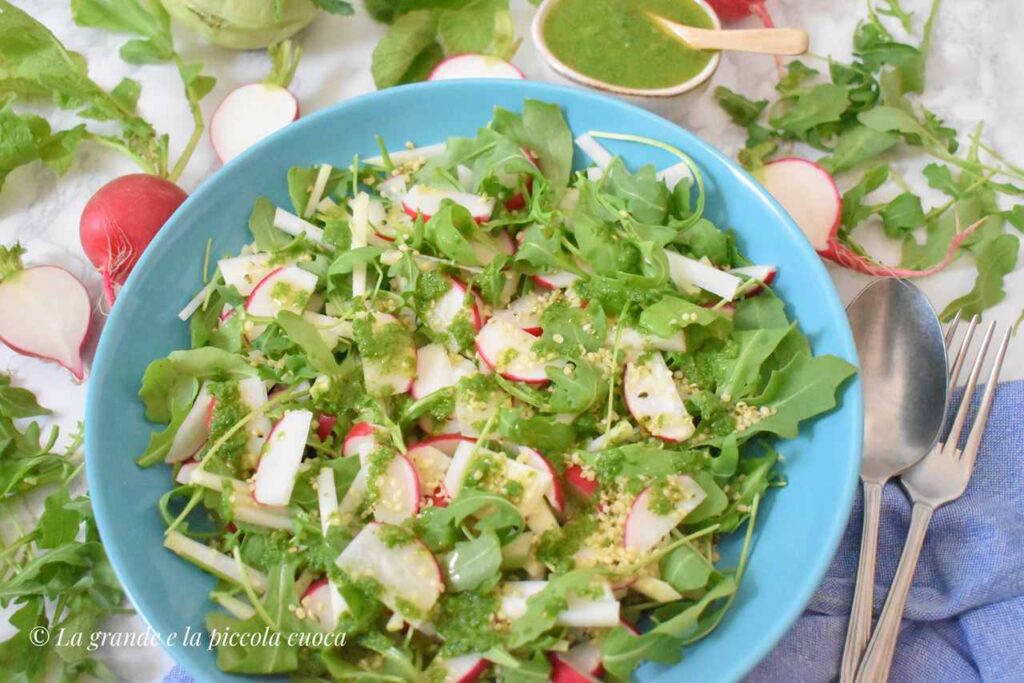 Wiosenna surowka z rzodkiewkami