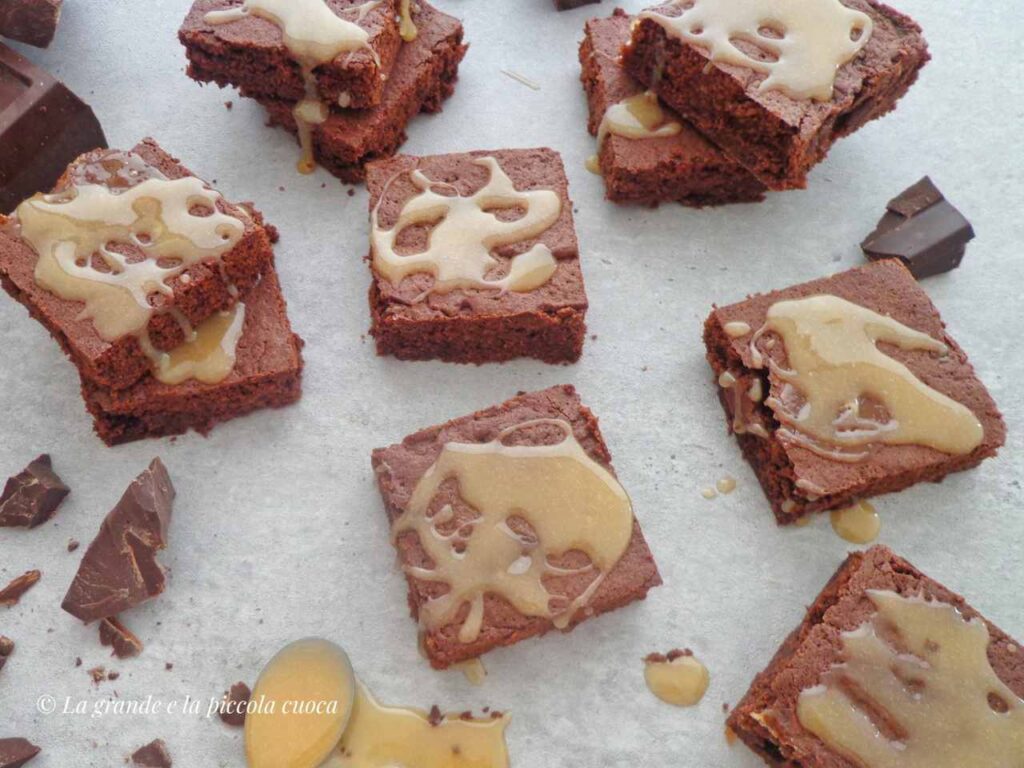 Przepis na czekoladowe brownie karmelowe