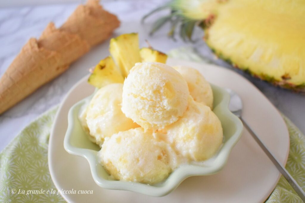 Lody jogurtowo-ananasowe