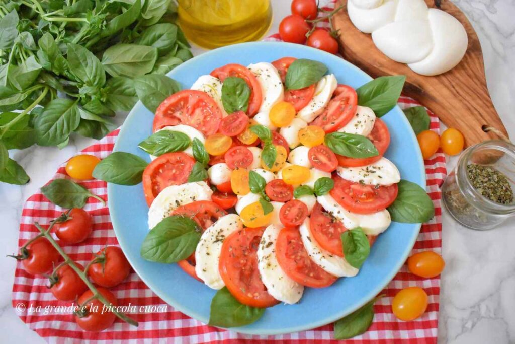 Wloska salatka z mozzarella i pomidorami