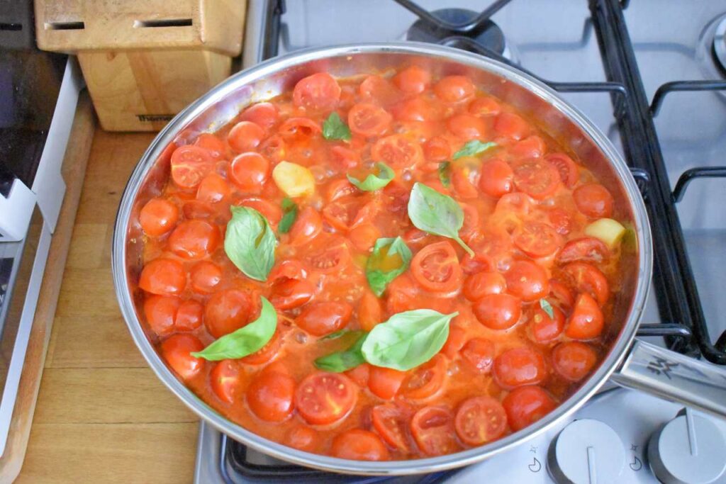Sos pomidorowy z bazylia