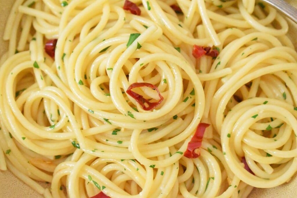 Makaron pasta aglio