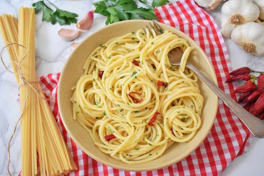 Pasta z czosnkiem aglio olio