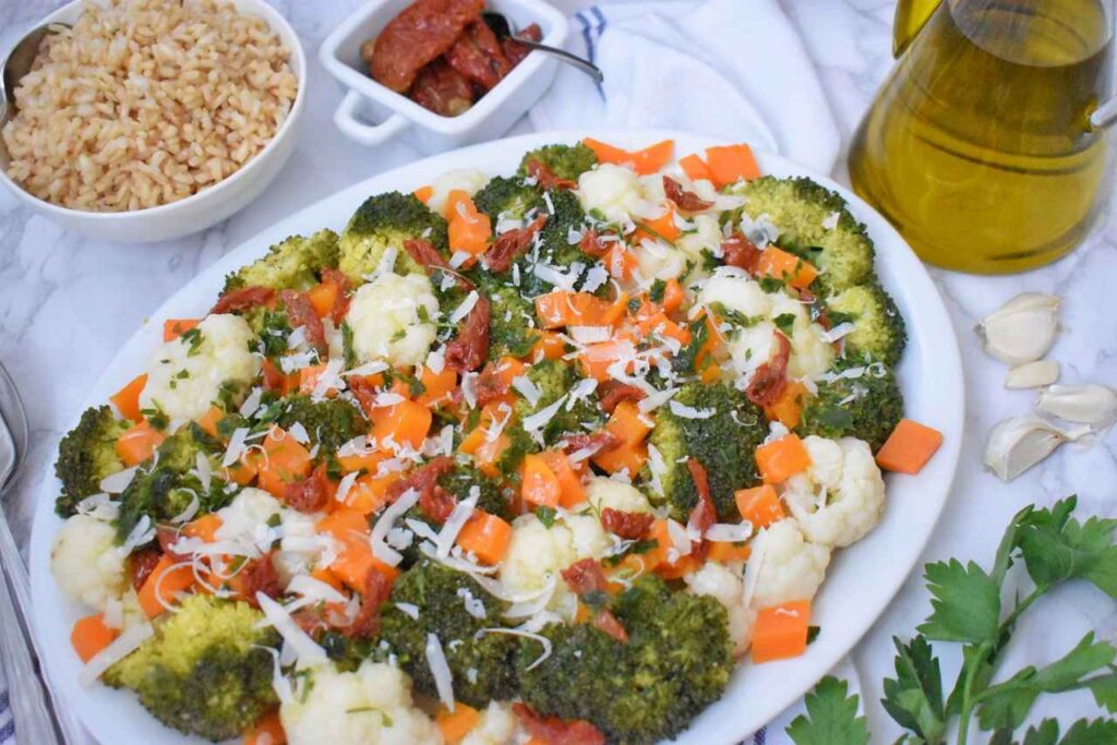 Jesienna salatka na cieplo z warzywami