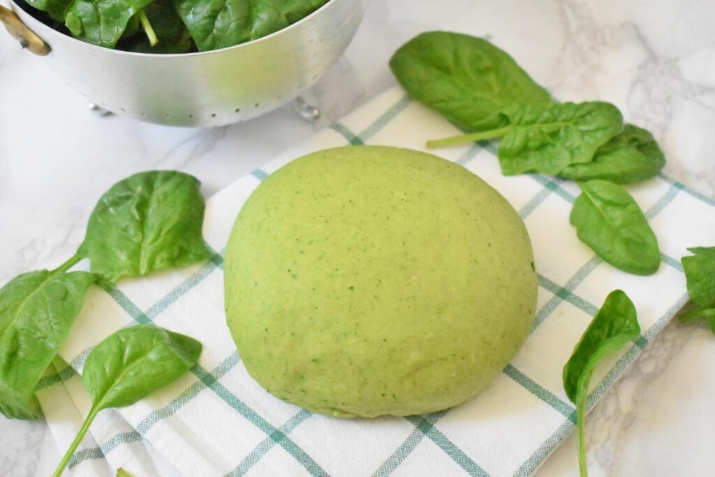 Przepis na domowy makaron zielony