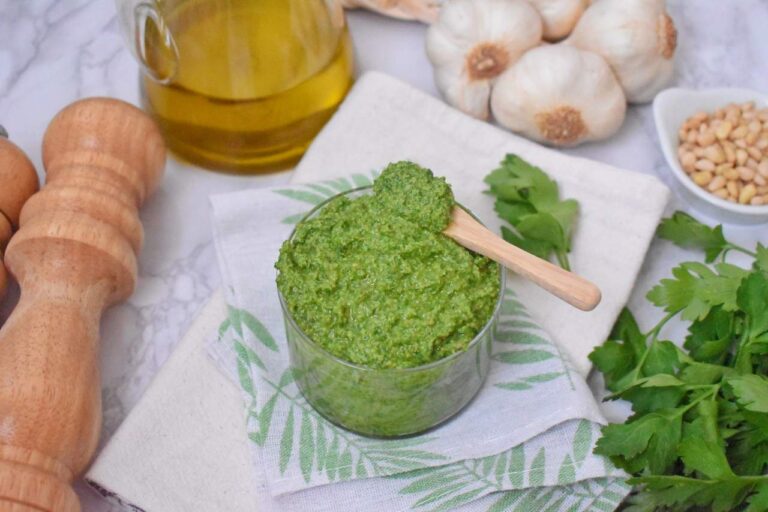 Prosty przepis na pesto z natka pietruszki