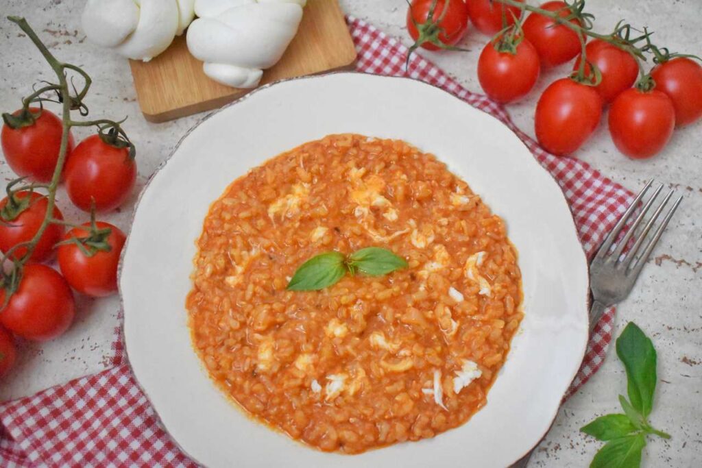 Tradycyjne wloskie risotto z pomidorami