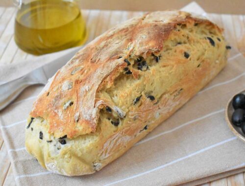 Przepis na wloski chleb z czarnymi oliwkami