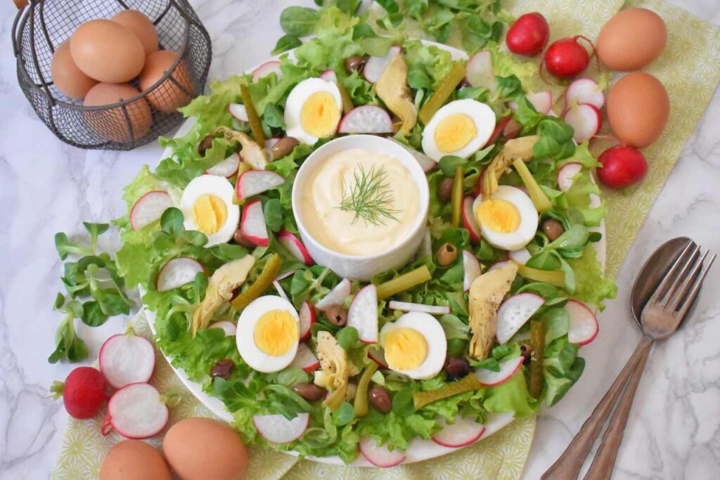 Salatka wielkanocna z jajkami i chrzanem