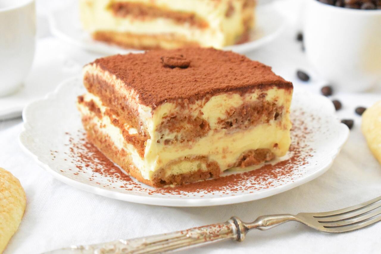 Oryginalny wloski deser tiramisu z kremem mascarpone