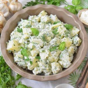 Przepis na salatke ziemniaczana z ziolami