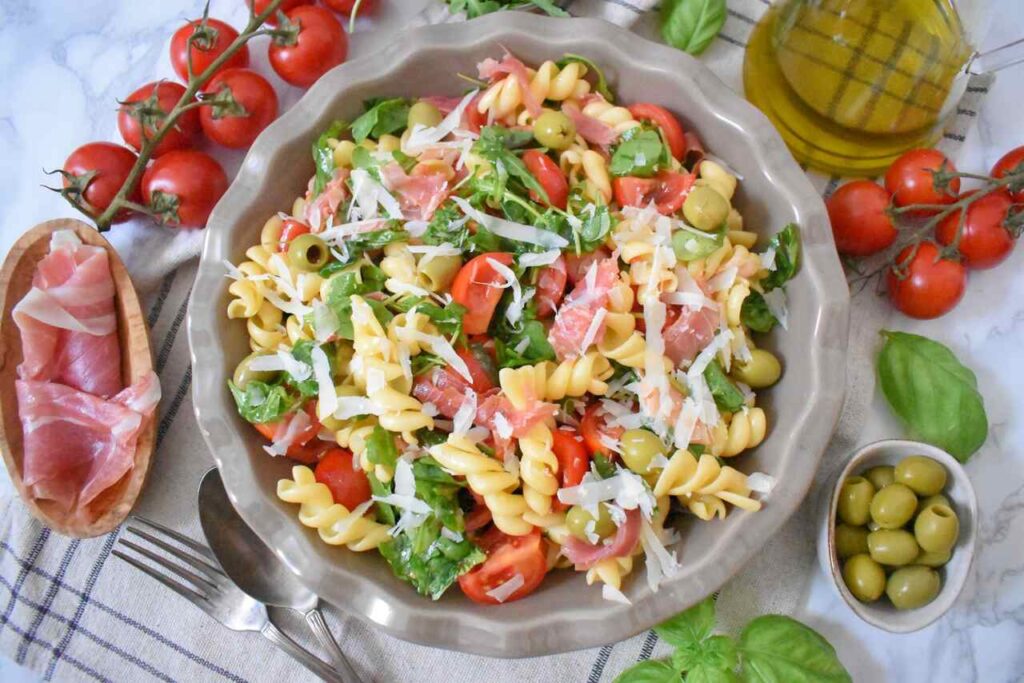 Przepis na letnia salatke makaronowa