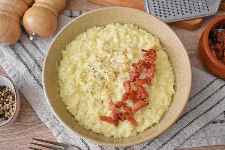 Tradycyjny przepis na wloskie risotto alla carbonara
