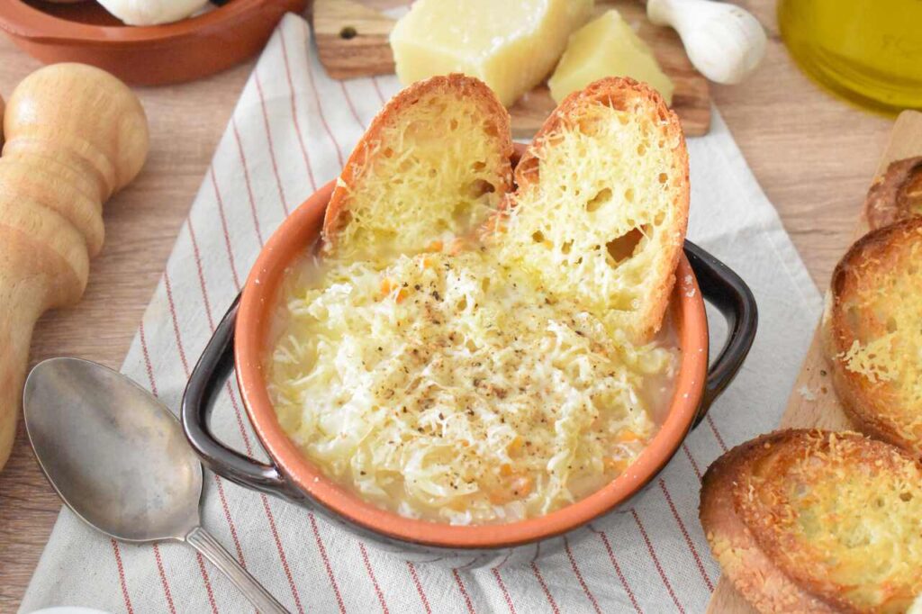 Przepis na prosta zupe cebulowa