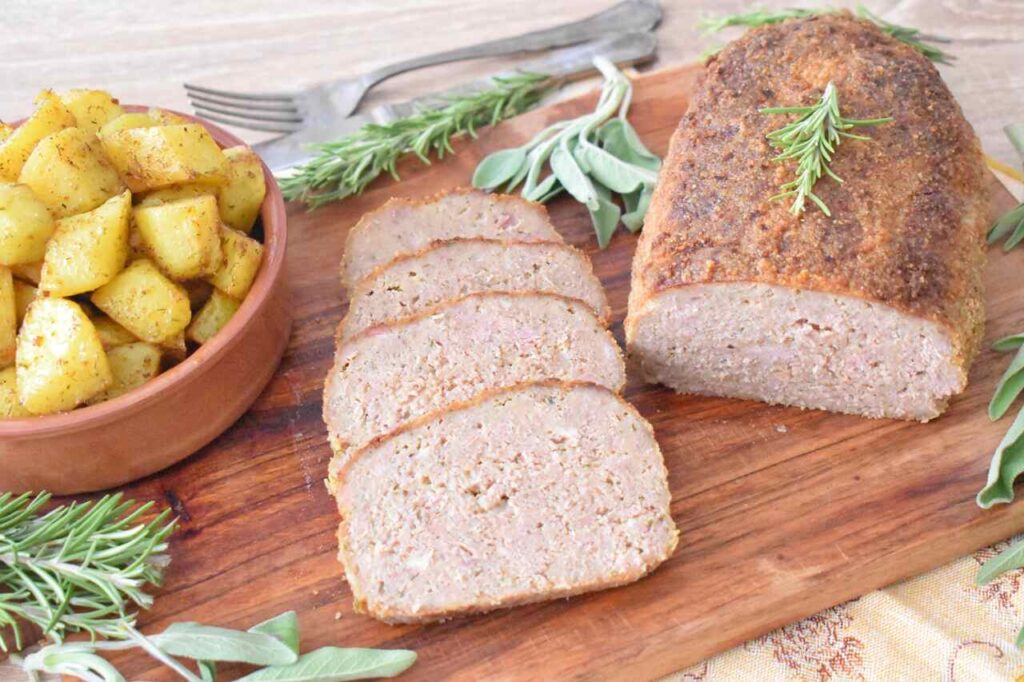 klops-po-bolo-sku-z-szynk-parme-sk-polpettone-alla-bolognese-la