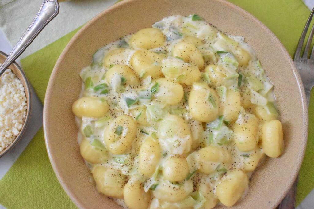 Przepis na gnocchi w sosie serowym
