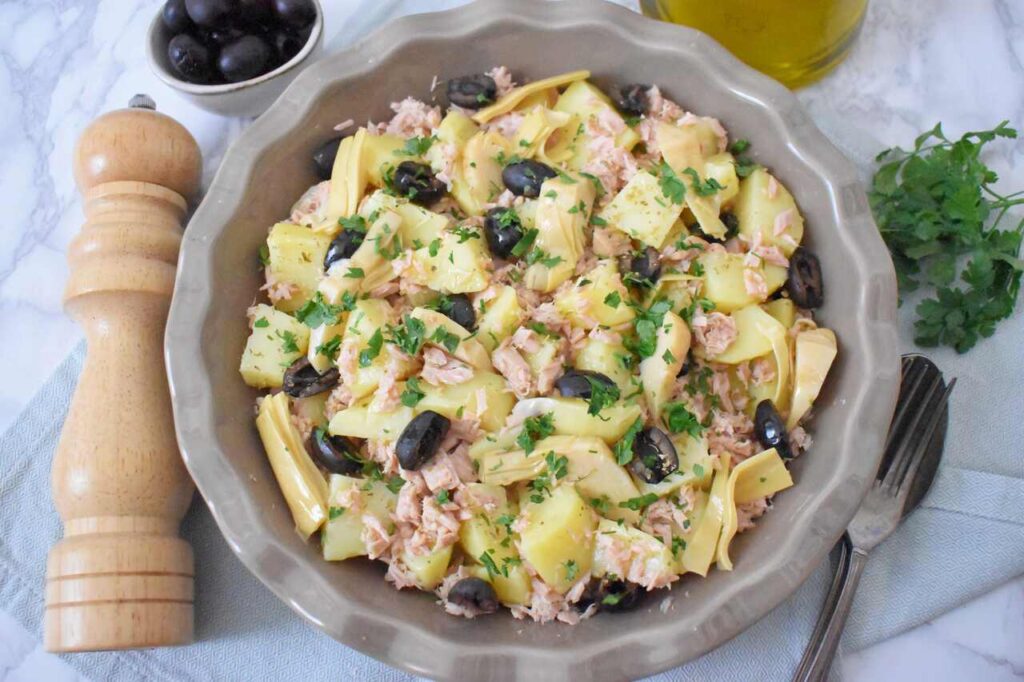 Salatka ziemniaczana z tunczykiem i karczochami