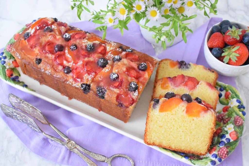 Przepis na owocowe ciasto z mascarpone bez masla