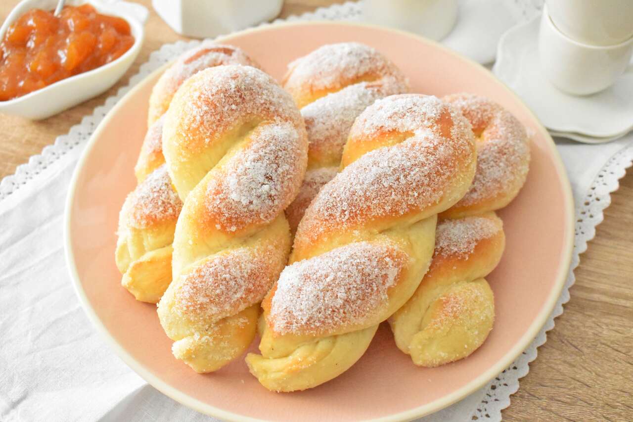 Przepis na slodkie drozdzowe warkocze