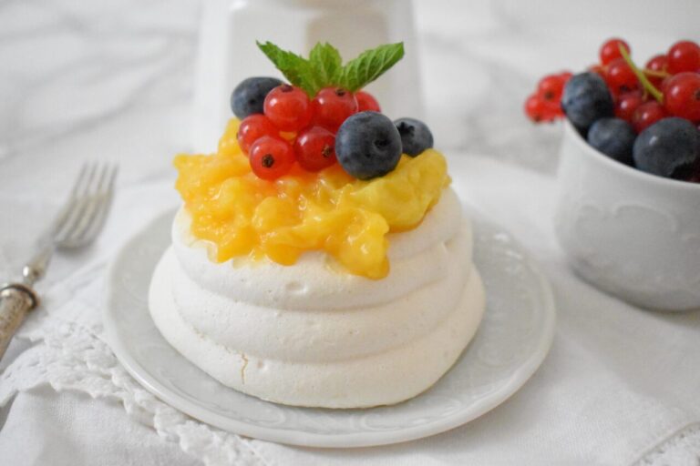 Przepis na beze pavlova z mango
