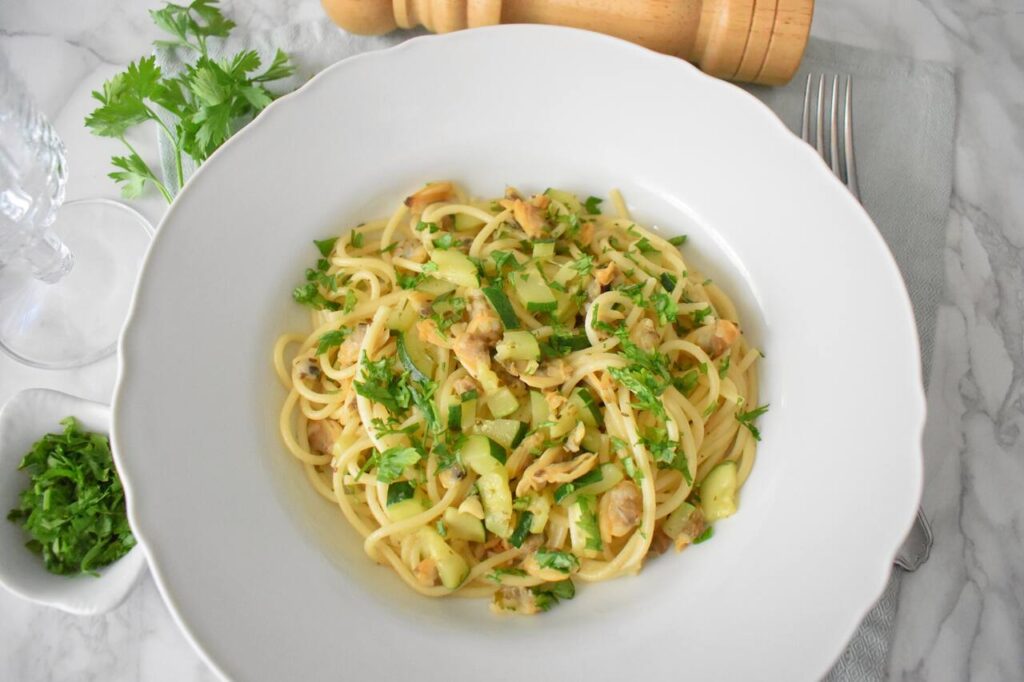 Przepis na spaghetti z cukinia i malzami