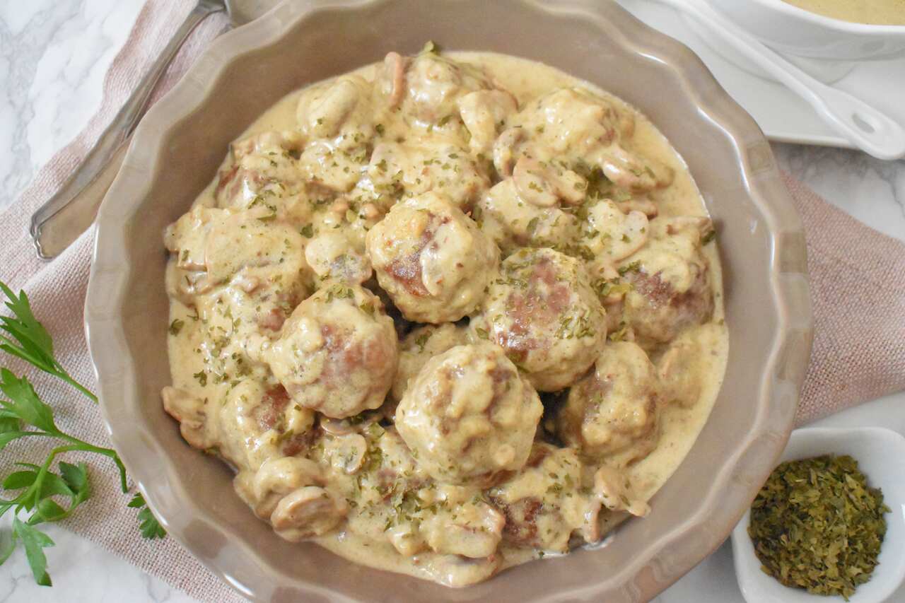 Przepis na klopsy w sosie grzybowym