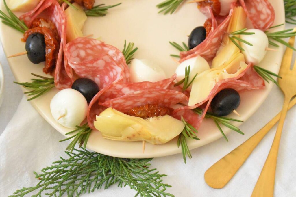 Koreczki z salami i mozzarella