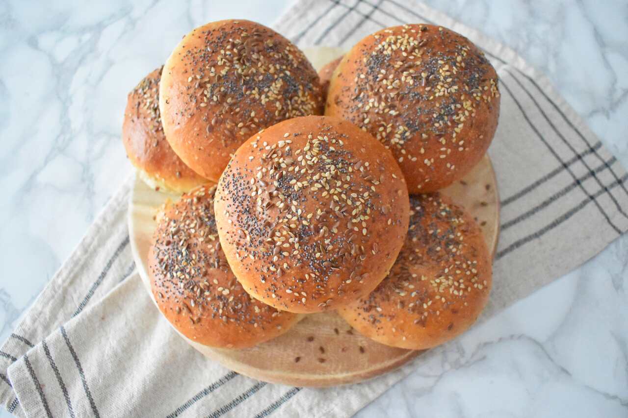 Przepis na puszyste buleczki z ziarnami