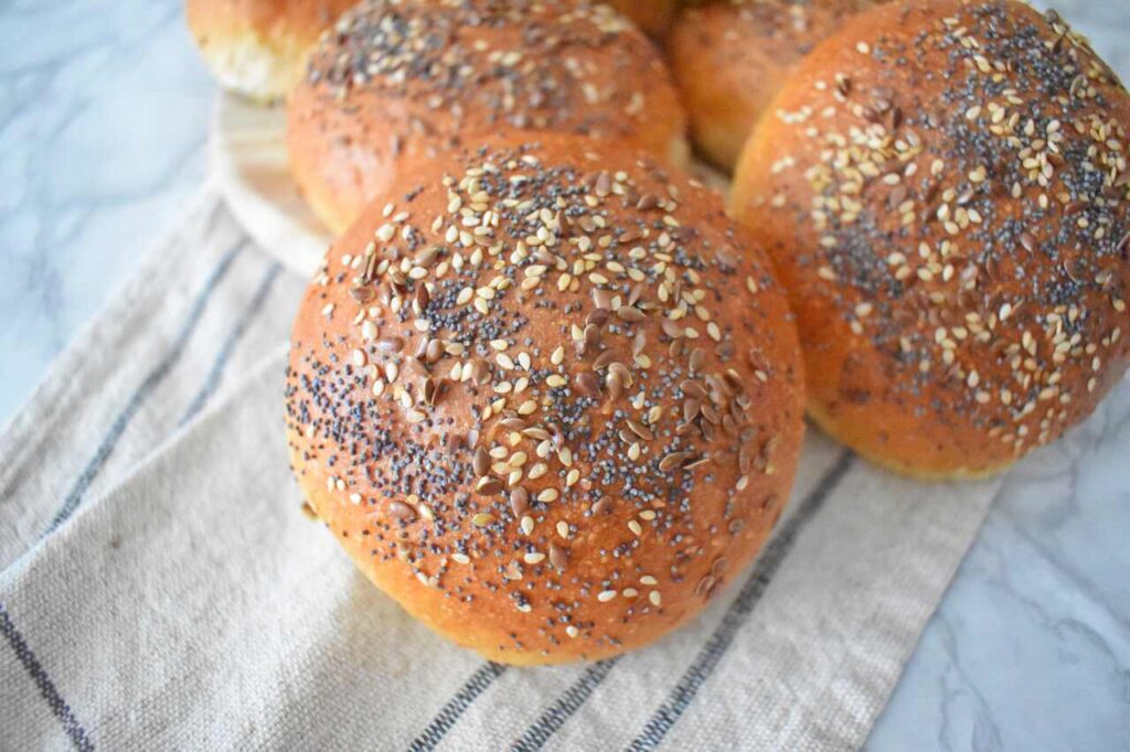 Puszyste mleczne buleczki z maki razowej