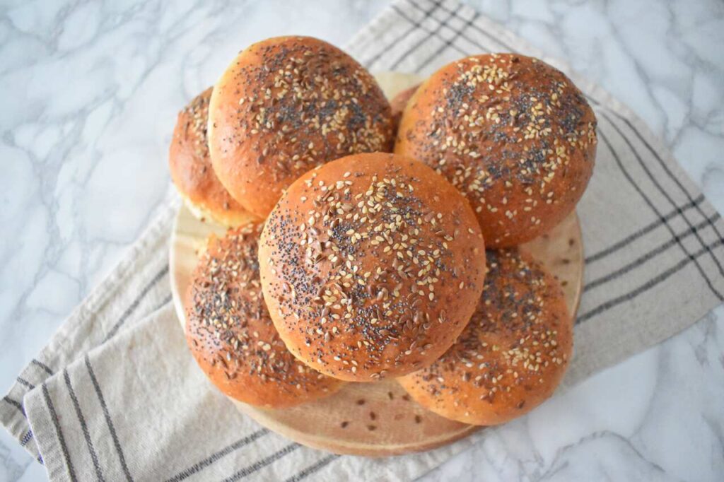 Mleczne buleczki z ziarnami