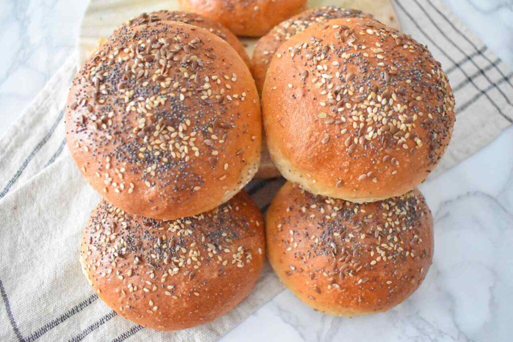 Domowe pieczywo z maki razowej z ziarnami