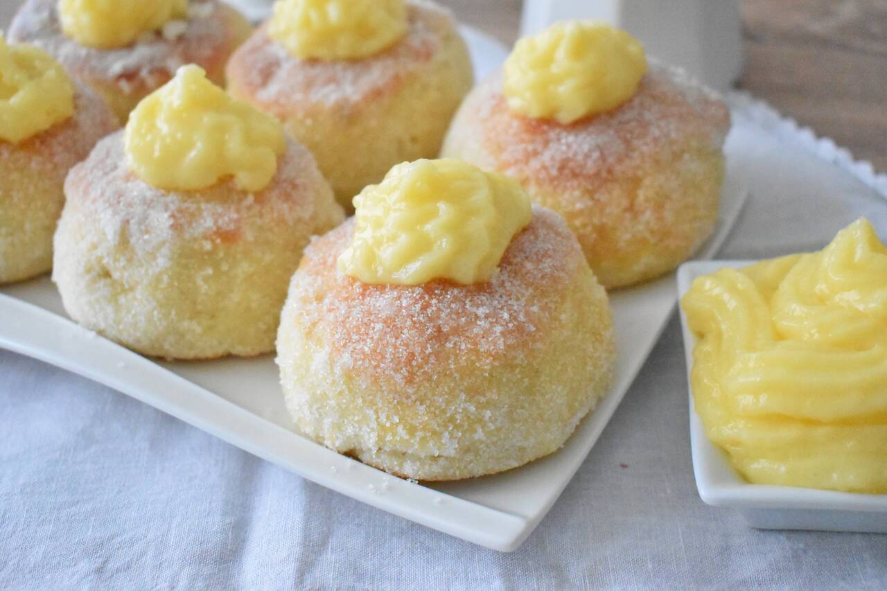 Przepis na pieczone paczki z kremem cukierniczym