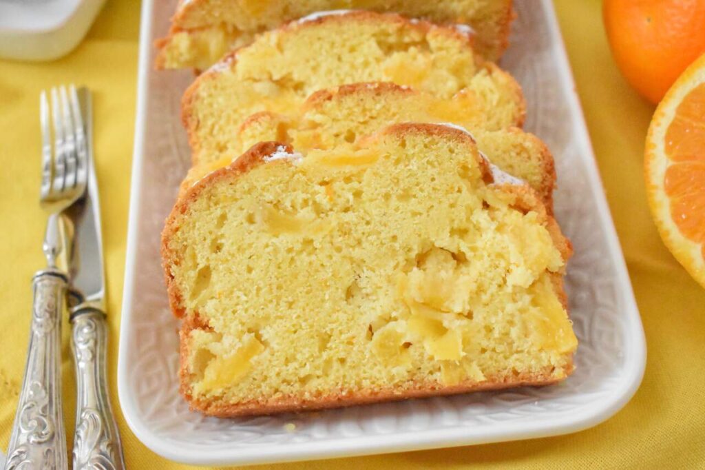 Puszyste ciasto z pomaranczami i ananasem