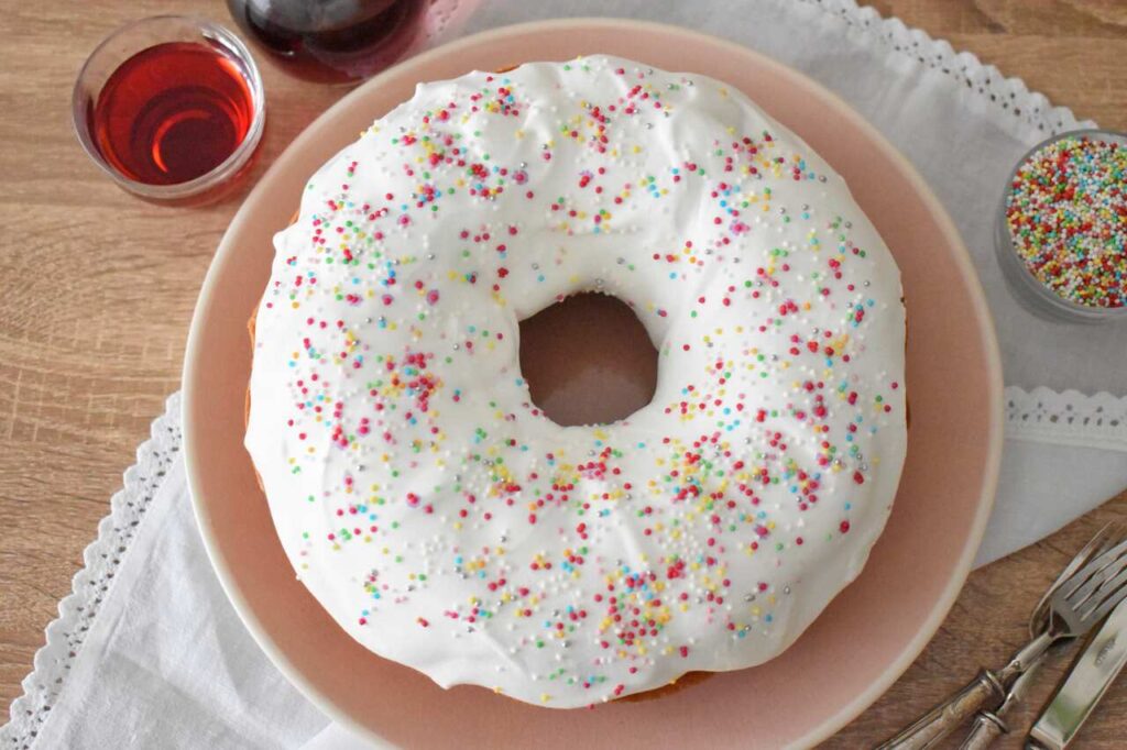 Przepis na puszysta wilgotna babke z lukrem