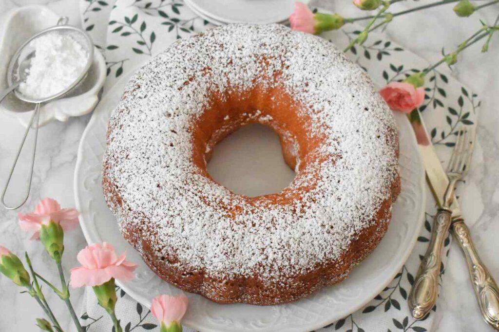 Mleczna babka wielkanocna