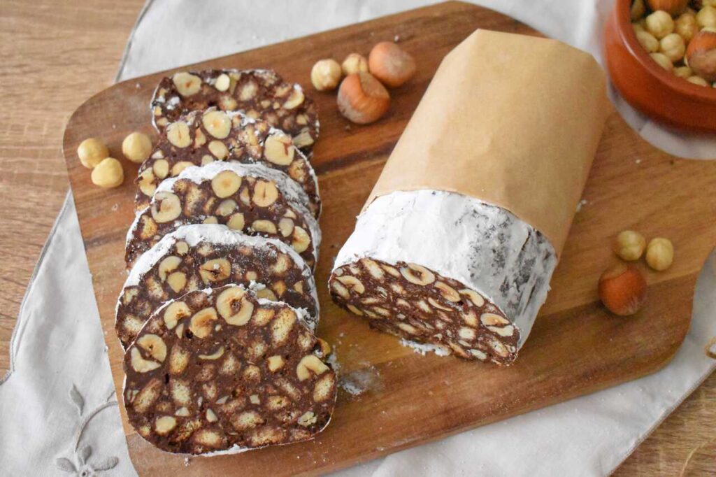 Przepis na czekoladowe salami z orzechami laskowymi